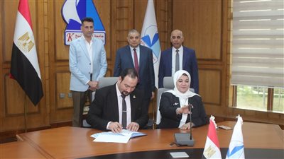 برتوكول بين جامعة كفر الشيخ ومصنع كيم تك للأجهزة العلمية والمعملية