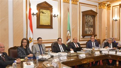 رئيس جامعة القاهرة يوجه بمتابعة انضباط العملية التعليمية