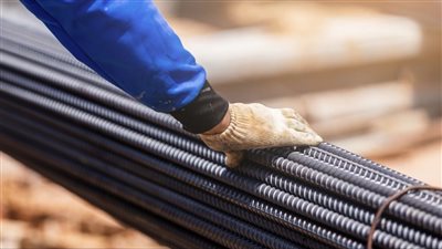 حديد عز تطلب استئناف التداول على شهادات الإيداع الدولية من بورصة لندن