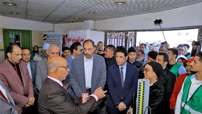محافظ سوهاج يتفقد القافلة الطبية المجانية بمستشفى الهلال الأحمر