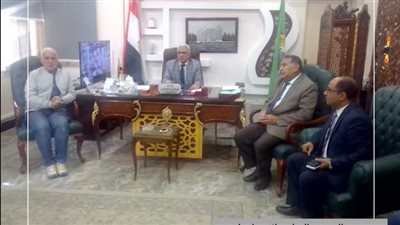 مدير تعليم الإسماعيلية يجتمع بموجهى المواد الأساسية