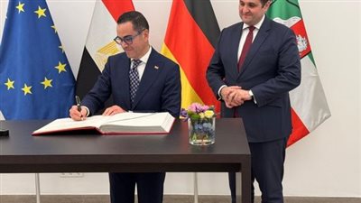 وزير الاستثمار يلتقي نائب رئيس حكومة ولاية شمال الراين ويستفاليا ووزير الشؤون الفيدرالية الأوروبية 