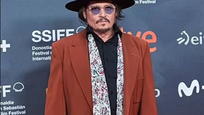 جوني ديب يثير الجدل مرة أخرى.. حبيبته الجديدة أصغر من نصف عمره