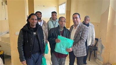 جمعية شباب الأعمال بالسويس تلتقي بنزلاء دار كبار بلا مأوى
