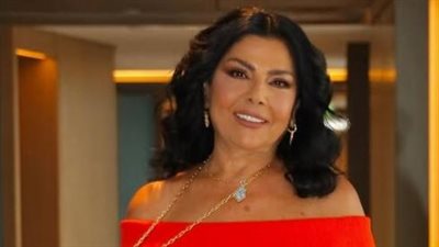 فستان صباح الجزائري يعكس شبابها في مهرجان ضيافة