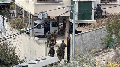 قوات الاحتلال تقتحم منزل القسامي الشهيد سامر منفذ إطلاق النار في إسرائيل