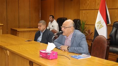 محافظ القليوبية يعقد إجتماعا بالمهندسين الجدد المكلفين للعمل باليومية 