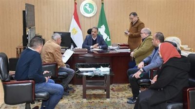 محافظ الشرقية يبحث مقترحات تنفيذ محاور مرورية جديدة بالمراكز والمدن 