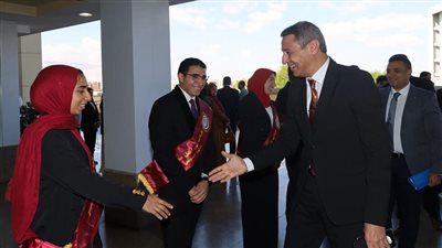 وزير التعليم العالي ومحافظ السويس يفتتحان عددا من المشروعات التعليمية والصحية