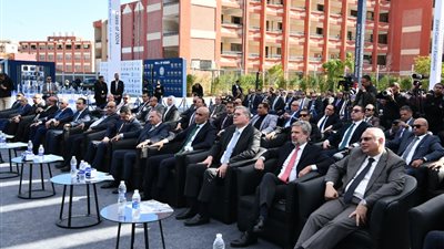 البترول تحتفل بتخريج أول دفعة من مدرسة ظٌهر للتكنولوجيا التطبيقية ببورسعيد