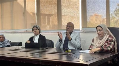 وكيل صحة قنا يناقش تنفيذ مبادرة تطوير الوحدات   