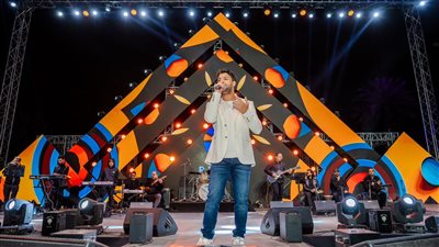 أحمد جمال يرفع شعار كامل العدد بحفل موسم الرياض.. صور 