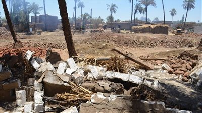 محافظ قنا يُشدد على إزالة التعديات على الأراضي الزراعية 