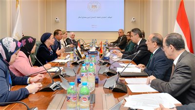 وزيرا البيئة والتموين يبحثان الموقف التنفيذى لخطط الإصحاح البيئى لمصانع السكر