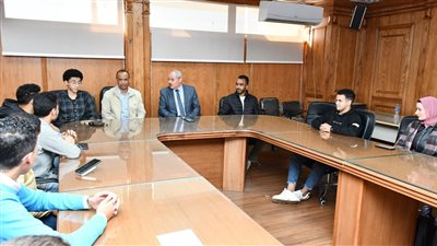 رئيس جامعة قناة السويس يستقبل اتحاد طلاب الجامعة للعام الجامعي