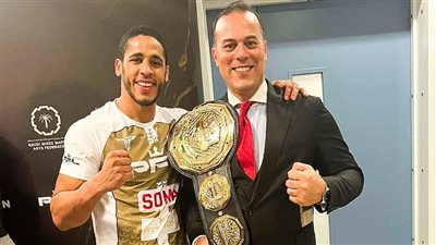 بالصور .. السفارة المصرية بالرياض تحتفي بفوز عمر الدفراوي في دوري المقاتلين المحترفين