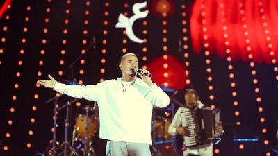 «إيه اللي هيخليني اسمعك بعد 20 سنة».. سؤال لعمرو دياب وأجابه الزمن 