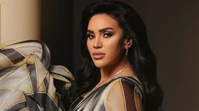 مي فاروق بثوب أم كلثوم في حفل محمد عبدالوهاب