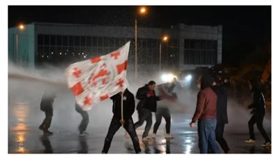 الشرطة الجورجية تفرق مظاهرة لأنصار المعارضة في تبليسي