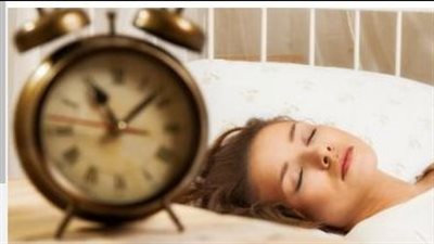 النوم غير المنتظم قد يزيد من خطر الإصابة بنوبات قلبية وسكتات دماغية 