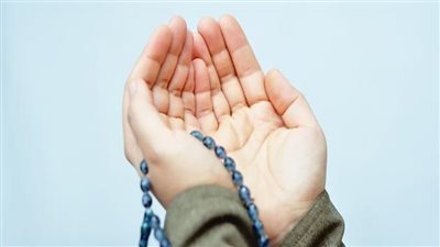 إذا تعثرت أمورك المالية.. إليك أهم الأدعية لجلب الرزق