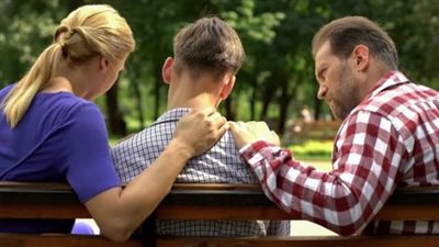 في المراهقة.. خطوات بسيطة للإفصاح عن المشاعر السلبية والتغلب عليها بدعم من والديك