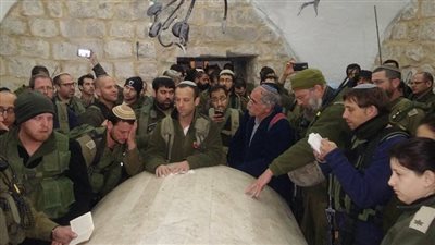 جنود الكيان يقتحمون قبر النبي يوسف في نابلس.. فيديو