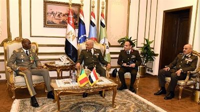 الفريق أول عبدالمجيد صقر يلتقى وزير الدفاع الوطنى وشئون المحاربين القدامى لجمهورية مالى