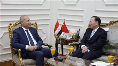 لتعزيز التعاون.. محافظ القاهرة يستقبل وفد مقاطعة خنان الصينية