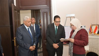 رئيس جامعة القاهرة يفتتح مركز الدراسات الشرقية بعد التطوير