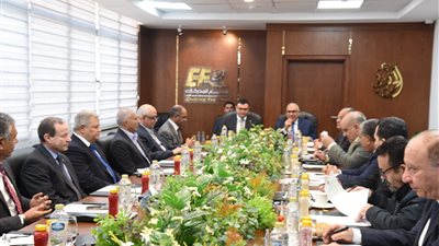 وزير الإسكان ورئيس الهيئة العربية للتصنيع يبحثان التعاون في تصنيع المهام الكهروميكانيكية