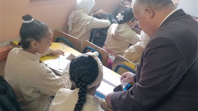 مدير تعليم الفيوم  يشيد بانضباط العملية التعليمية بمدرسة جاسمين 
