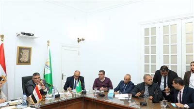 محافظ الجيزة يواصل لقاءاته الدورية مع المواطنين لبحث الطلبات والشكاوى