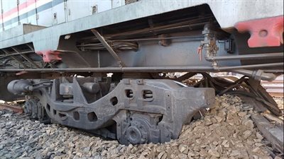 تعطل حركة القطارات بحوش محطة الإسكندرية نتيجة سقوط جرار المناورة من على السكة