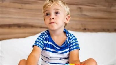 خطورة دس المكعبات في أنف طفلك