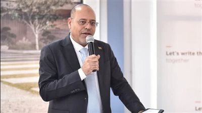 جولة لوزير العمل بشركة