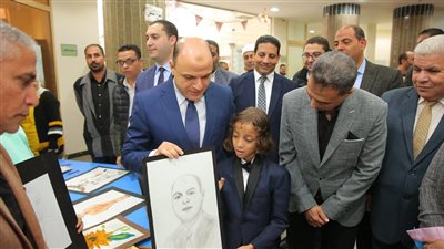 محافظ كفرالشيخ يتفقد معرض 