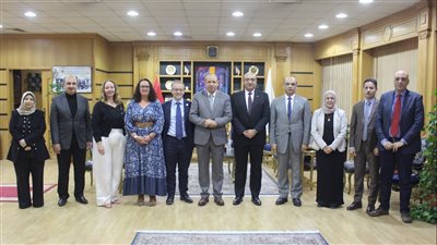 رئيس جامعة المنصورة يستقبل وفدًا من 