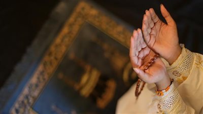 البخل عند الأزواج.. إليك أجمل الأدعية لحل هذه المشكلة