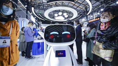 أستاذ علم شبكات: القيود الأمريكية تؤدي إلى بطء التقدم التكنولوجي في الصين