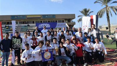 رئيس جامعة بنها يكرم الفائزين في الدورات والأنشطة الطلابية 