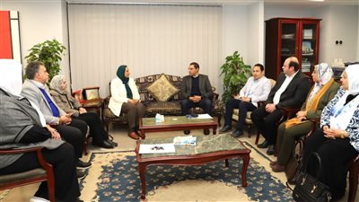 نائب رئيس جامعة عين شمس تستقبل وفد الوكالة الأمريكية للتنمية الدولية