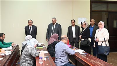 رئيس جامعة الفيوم يتفقد اختبارات الدراسات العليا بكلية الطب