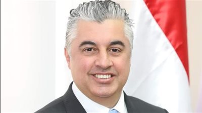 رئيس اقتصادية قناة السويس يلتقي مسئولي بنك الائتمان لإعادة الإعمار