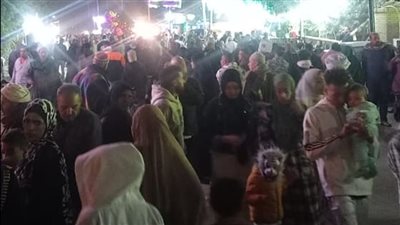 توافد المئات على مسجد السيدة نفيسة للاحتفال بمولدها .. صور