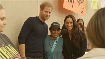 الأمير هاري يضع نفسه في موقف محرج مع العائلة المالكة من جديد 