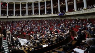 البرلمان الفرنسي يصوت بالأغلبية لسحب الثقة من الحكومة