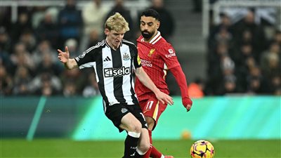 محمد صلاح يسجل ثنائية ويقود ليفربول لتعادل صعب أمام نيوكاسل