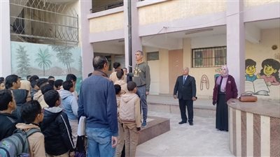 تكريم معلم التربية الرياضية وإحالة معلمين للتحقيق بمدرسة الصداقة المصرية بالفيوم