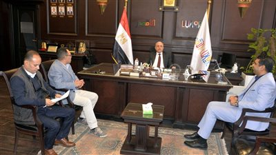 محافظ الأقصر يبحث خطط تطوير المناطق الأثرية والسياحية 